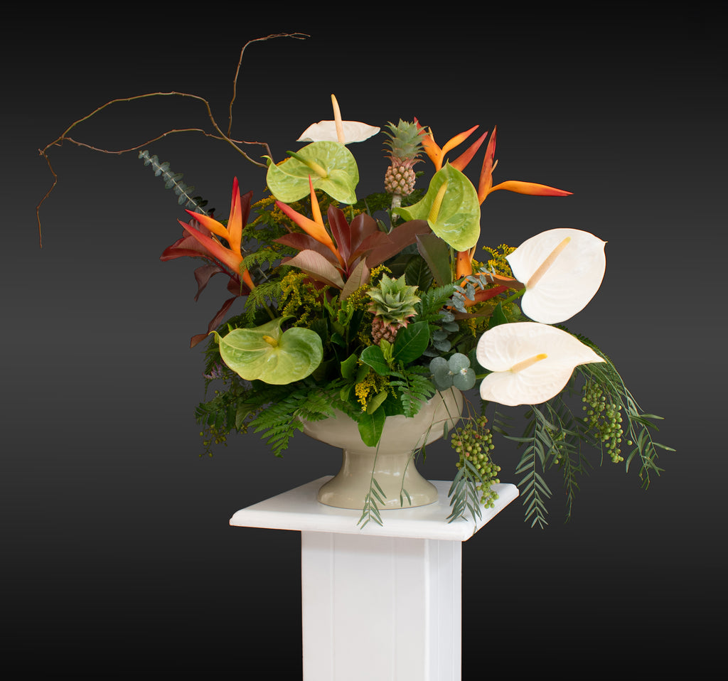 Arreglo Floral Premium Heliconias, Anturios y Piñas