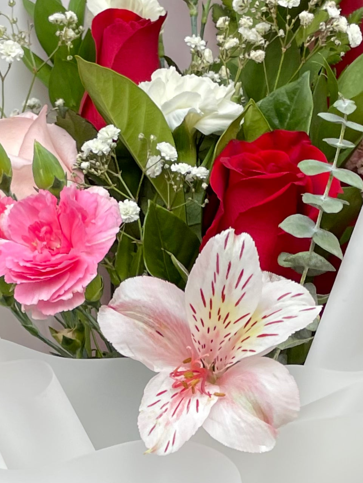 Ramo Amor Mío - 3 Rosas y Mix Floral