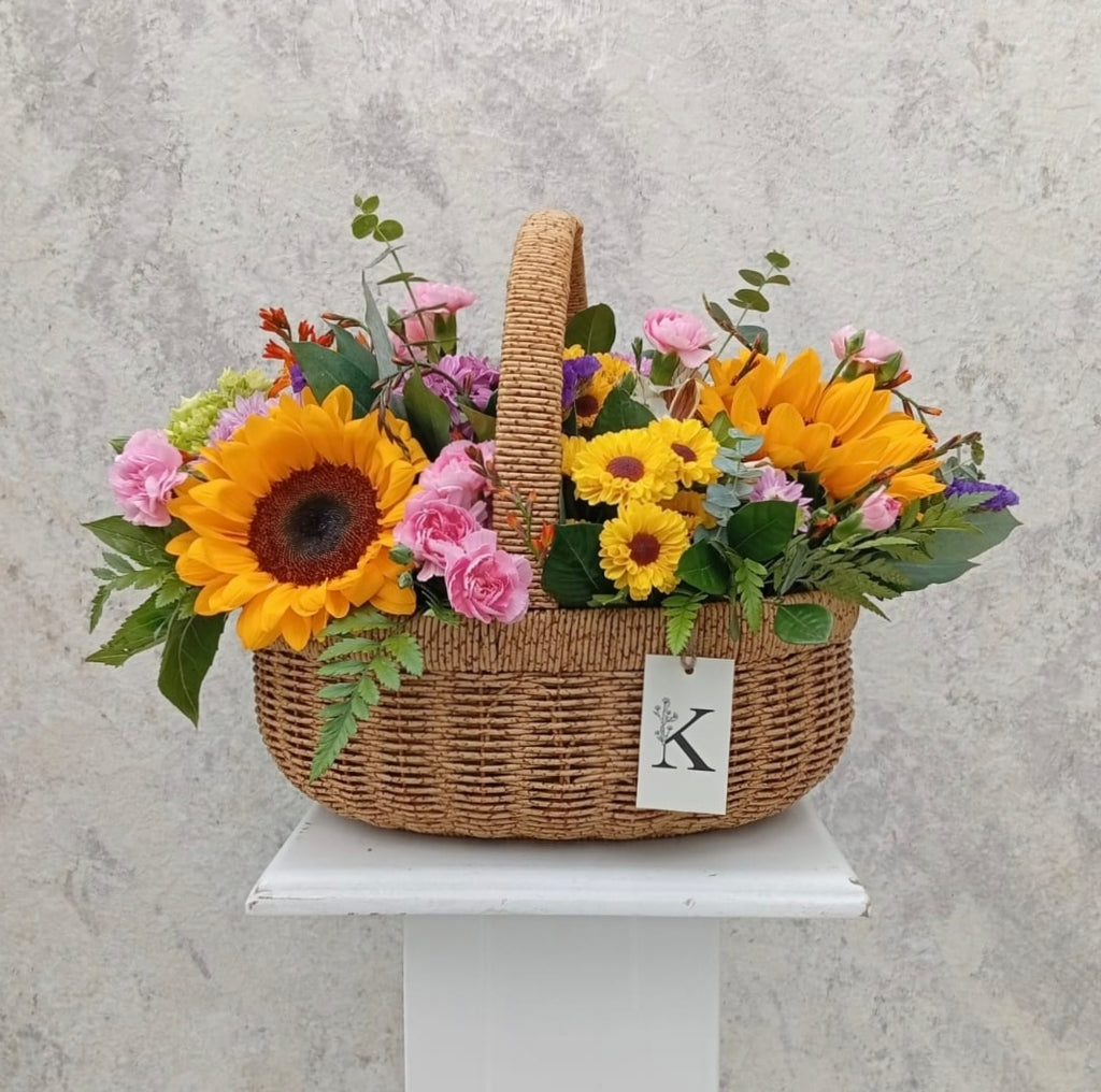 Canasta Ovalada de Girasoles y mix floral primaveral  cod CFOGMP01