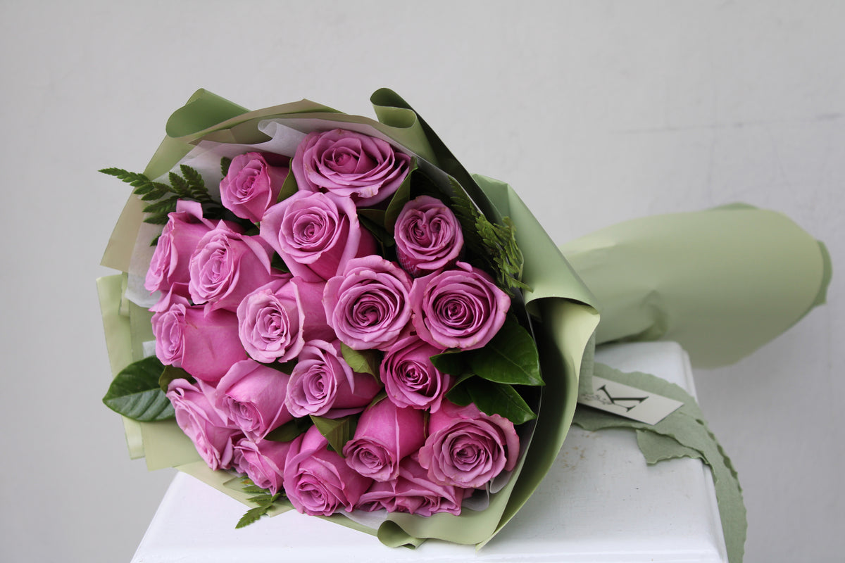 Dreamer Bouquet - 16 lilac roses