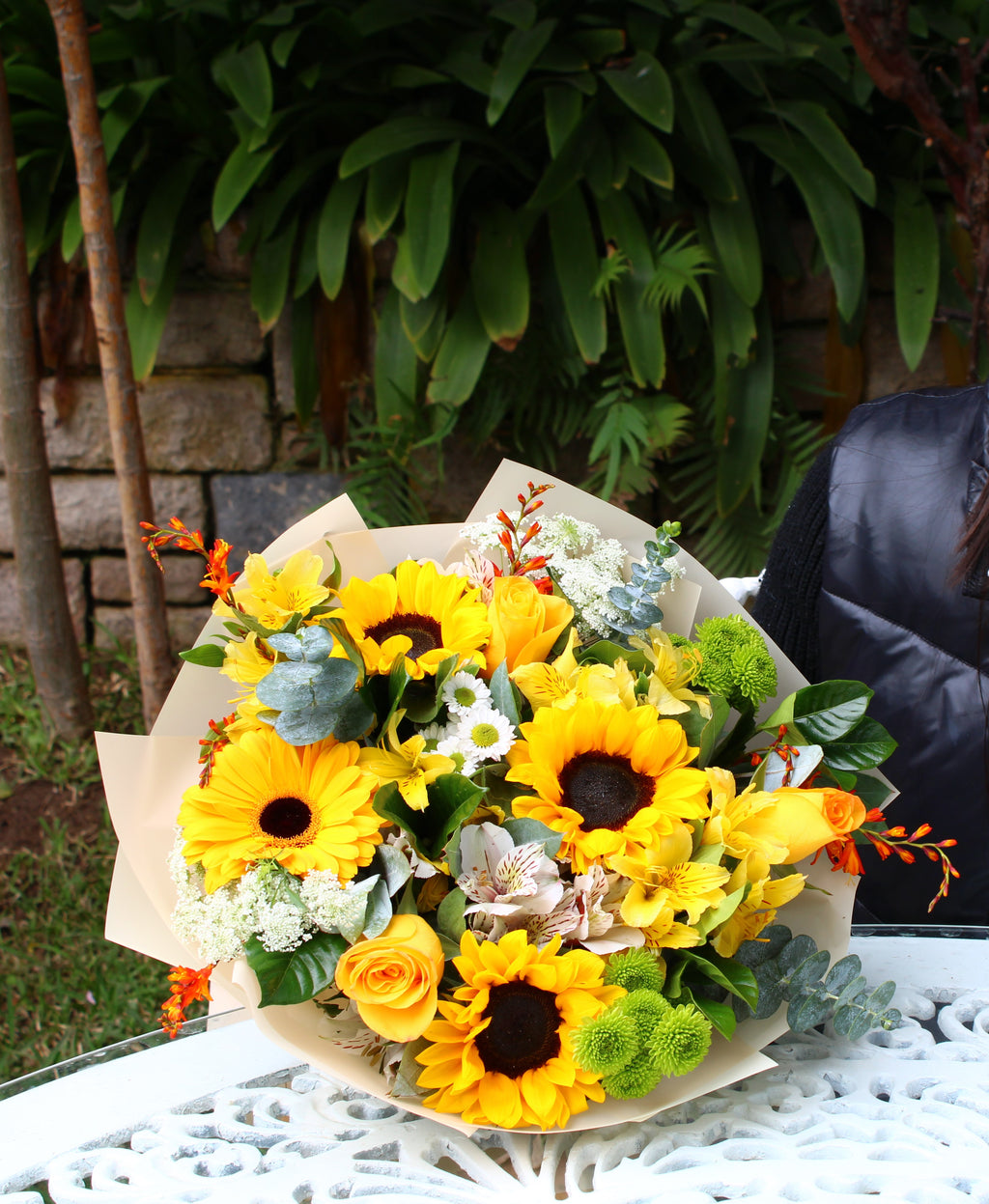 Ramo de 3 Girasoles, 3 rosas amarillas y Gerbera