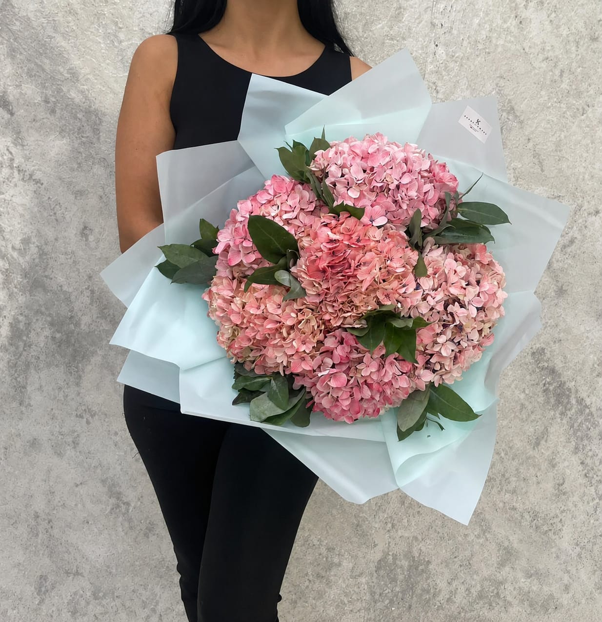 Ramo Bienvenida de 12 hortensias rosadas
