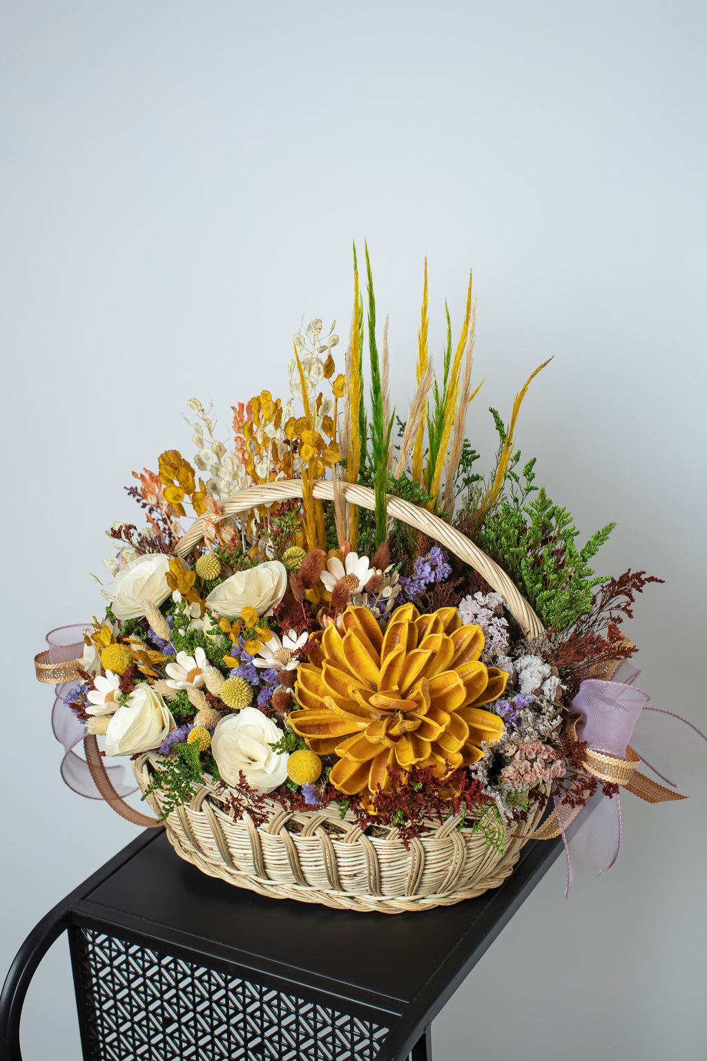 Canasta de flores secas
